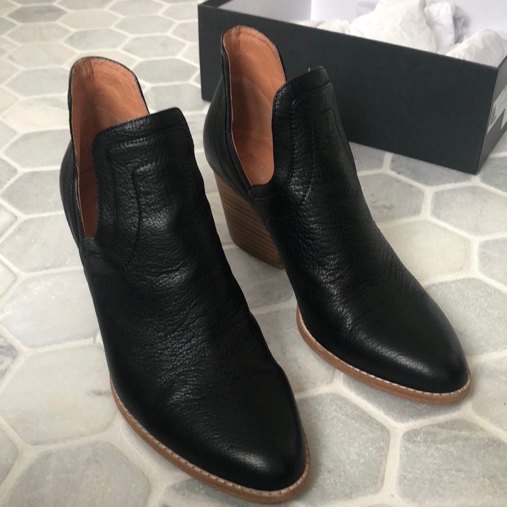 Silent D Ankle booties.  Size 39 (9). Black.